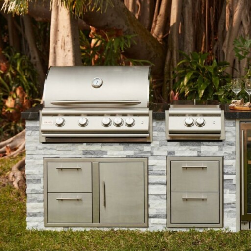 Stainless steel gas grill with multiple knobs