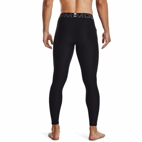 Man wearing black athletic leggings